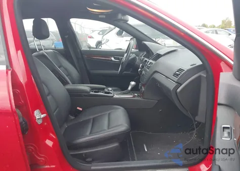 2009 Mercedes-Benz C 300 Sport 4Matic z USA, uszkodzony, nr VIN WDDGF81X39R055032